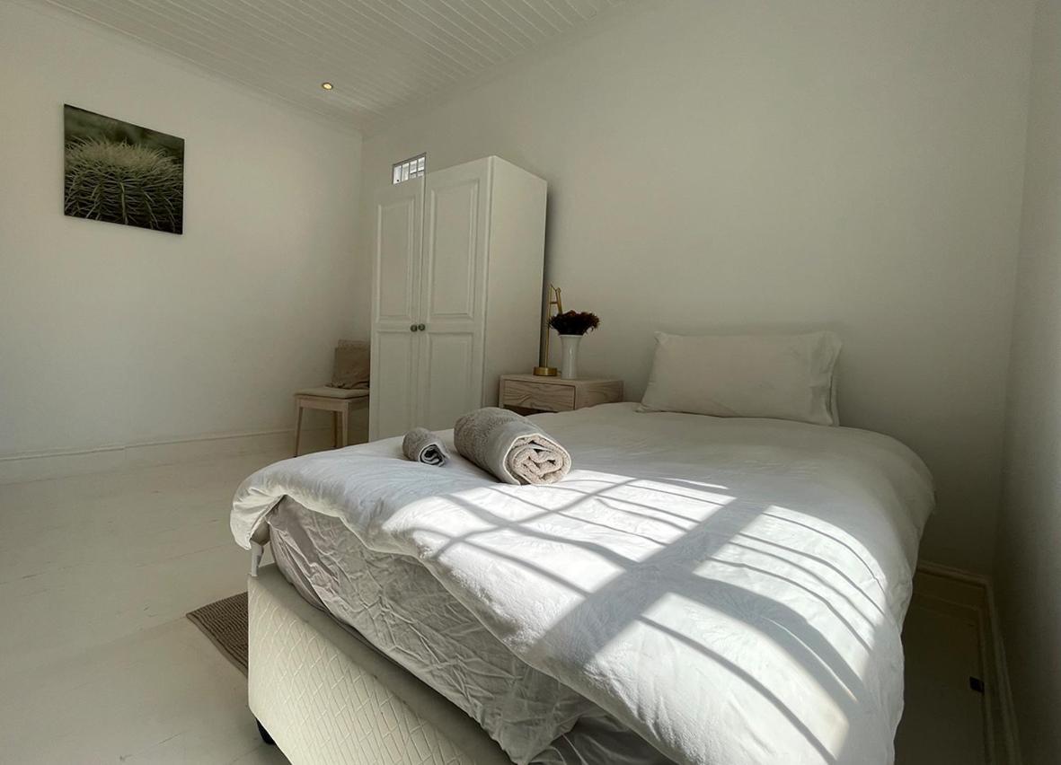 Apartment Gut Gelegenes Gaestehaus In Seapoint Cape Town