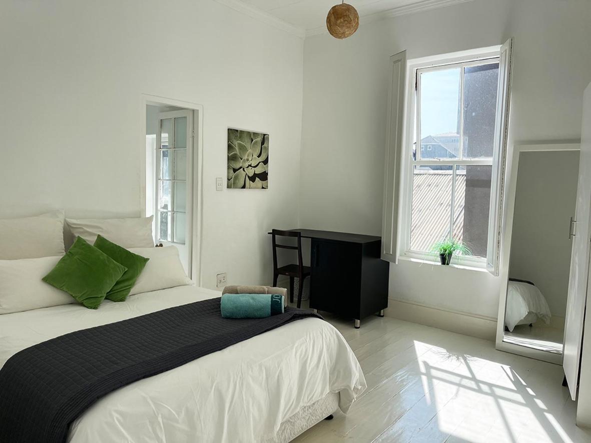 Gut Gelegenes Gaestehaus In Seapoint Apartment *